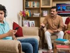 जनरेशन गैप या कुछ और… आखिर क्यों सुनकर अनसुना कर देते हैं आपके बच्चे?