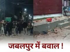 आरती-अजान एक साथ होने पर पथराव, जबलपुर में तनाव:मंदिर से घसीटकर 2 लोगों को पीटा, पीड़ित बोला- मस्जिद से निकले थे 50-70 लोग, 49 गिरफ्तार