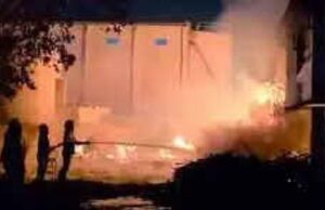 रायपुर के उरला औद्योगिक क्षेत्र में एक टिंबर और सरिया से जुड़ी फैक्ट्री में अचानक लगी भीषण आग