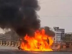 रायपुर में बड़ा हादसा, आमानाका ओवरब्रिज पर चलती कार में लगी, ड्राइवर की सूझबूझ से टला बड़ा हादसाआग