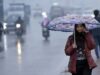 Weather Report: उत्तर-पश्चिम भारत में बारिश-बर्फबारी से बदला मौसम, पारा गिरा; आज और कल भी बरसेंगे बादल