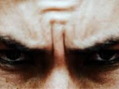 कहीं आपके घर को भी तो नहीं लगी बुरी नजर? ये हैं वो संकेत