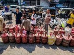 देश में LPG संकट, एजेंसियों पर भीड़, कहीं होटल बंद, कहीं भंडारा, कहां आ गए हम?