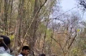 गंभीर रूप से बीमार मरीज को पहाड़ी गांव से पगडंडी रास्ते के सहारे कांवर में बिठाकर 17 किलोमीटर पैदल चलने के बावजूद नहीं मिला एंबुलेंस सुविधा, विकास के दावे फैल होते नजर आ रही