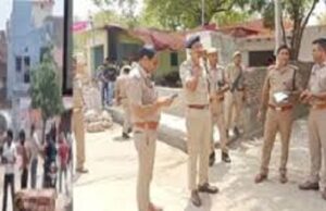मथुरा के हाईवे क्षेत्र स्थित महोली गांव में पुरानी रंजिश को लेकर दो पक्षों के बीच खूनी संघर्ष