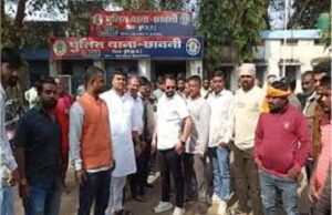 बढ़े बिजली बिल को लेकर हंगामा, छत्तीसगढ़िया क्रांति सेना का सड़क पर बैठकर प्रदर्शन