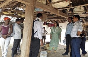 गरियाबंद अपर कलेक्टर ऋषा ठाकुर ने मैनपुर क्षेत्र के दूरस्थ ग्रामों में पहुंचकर जनगणना कार्यों की जानकारी लिया