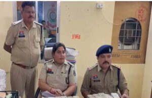 कार के अंदर 65 लाख कैश, चल रही थी चेकिंग, लग्जरी कार की तलाशी ली गई तो मिले 500-500 के नोटो के बंडल