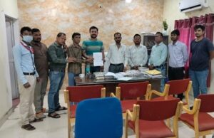देवभोग BMO विवाद: मरीज ने लगाए अभद्रता और धमकी के आरोप, बचाव में उतरे स्वास्थ्य कर्मचारी