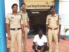 शराफत का नकाब उतरा मैनपुर नगर मे मोहल्ले का युवक निकला सातिर चोर पुलिस ने किया गिरफ्तार