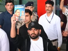 कॉकरोच जनता पार्टी का प्रदर्शन, जंतर मंतर पहुंचे अभिजीत दीपके, भाड़ी भीड़