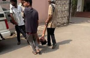 रायपुर जिला कोर्ट परिसर में पेशी के दौरान भाई ने भाई पर हमला