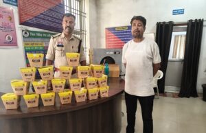 ऑपरेशन आघात का प्रहार – रेलवे स्टेशन के बाहर 1120 गोगो रैपर के साथ तस्कर दबोचा गया