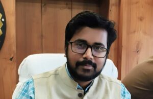 गरियाबंद: मैनपुर के डुमाघाट में बिहान दीदियों ने लाख की खेती से बदली तकदीर, सालाना लाखों की कमाई बिचौलियों से मुक्ति, सीधे फैक्ट्री तक पहुंच रहा उत्पाद – 700-800 रु/किलो मिल रहा दाम