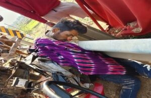 अवैध रेत परिवहन ने ली एक और जान: आरंग में ट्रैक्टर पलटा, चालक की दर्दनाक मौत