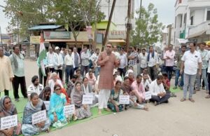55 करोड़ की परिक्रमा पथ परियोजना पर बवाल! कांग्रेस के चक्काजाम से थमा ट्रैफिक, प्रशासन ने किया रूट डायवर्ट