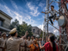 दो पत्नियों के विवाद में पति का खतरनाक कदम, टावर पर चढ़कर किया जमकर हंगामा