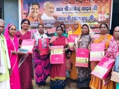 मैनपुर मे शिक्षामंत्री गजेन्द्र यादव के जन्मदिन पर अनेक धार्मिक कार्यक्रम के साथ जमकर आतिशबाजी केक काटकर फल और मिठाई वितरण