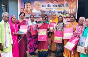 मैनपुर मे शिक्षामंत्री गजेन्द्र यादव के जन्मदिन पर अनेक धार्मिक कार्यक्रम के साथ जमकर आतिशबाजी केक काटकर फल और मिठाई वितरण