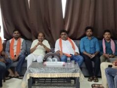 पिछड़ा वर्ग आयोग अध्यक्ष नेहरू निषाद एवं भाजपा जिला अध्यक्ष अनिल चंद्राकर ने खादी ग्राम उद्योग का किया निरीक्षण