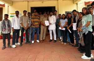 6 लाख फीस, लेकिन डिग्री नहीं आई काम! रावतपुरा विश्वविद्यालय पर धोखाधड़ी का आरोप, 500 से ज्यादा छात्रों का भविष्य अधर में; FIR की मांग