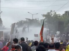 रायपुर में NEET पेपर लीक पर बवाल! BJP-कांग्रेस कार्यकर्ताओं में झूमाझटकी, पुलिस ने आंसू गैस और वाटर कैनन से संभाला मोर्चा