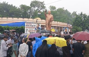 नीट पेपर लीक के खिलाफ रायपुर में प्रदर्शन, शिक्षा मंत्री धर्मेंद्र प्रधान के इस्तीफे की मांग, सोनम वांगचुक…