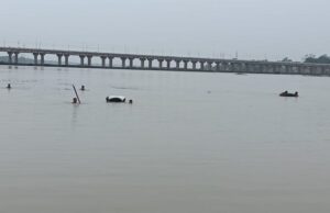बड़ा हादसा: पत्नी के सामने महानदी में डूबा युवक, नेहरू घाट पर नहाने के दौरान हुआ हादसा