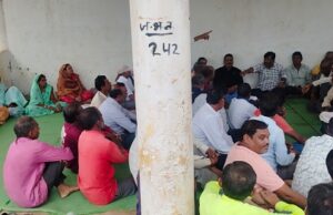 शासन-प्रशासन की निष्क्रियता से नाराज ग्रामीणों ने खुद कसा शिकंजा