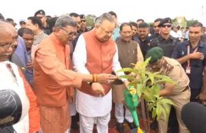 विधानसभा परिसर में ‘एक पेड़ मां के नाम 3.0‘ अभियान के तहत हुआ वृहद पौधरोपण :सीएम साय लगाया रुद्राक्ष का पौधा