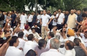 PM आवास के बाहर कांग्रेस का हल्लाबोल, राहुल गांधी ने PM मोदी, अमित शाह और धर्मेंद्र प्रधान के इस्तीफे की उठाई मांग