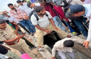 बेकाबू ट्रेलर ने सड़क किनारे खड़े परिवार को कुचला, पिता व तीन बच्चों की मौत