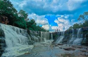 उदंती सीतानदी टाइगर रिजर्व आमामोरा पहाड़ी क्षेत्र के ओड़िशा सीमा पर चांउरधुआ जलप्रपात का ऐतिहासिक नजारा देखे विडियो