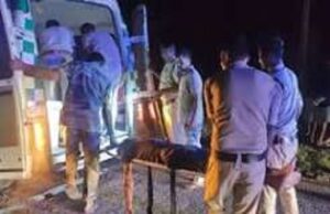 बलरामपुर में भीषण सड़क हादसा: पिकअप-ट्रक की आमने-सामने टक्कर, 3 मजदूरों की मौत; 7 गंभीर