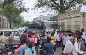 CG BREAKING: यादव बस और बोलेरो की आमने-सामने टक्कर, कई यात्री घायल
