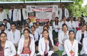 जगदलपुर – मेडिकल कॉलेज में इंटर्न डॉक्टरों ने मंगलवार को काम बंद किया