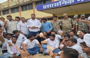 छत्तीसगढ़ – MBBS नीट मेरिट लिस्ट में अनियमितता! एनएसयूआई का हल्लाबोल आज, इधर IGKV में नोट की माला लेकर किया हंगामा