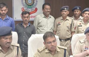 जाली नोटों की फैक्ट्री पर पुलिस का छापा, तीन आरोपी गिरफ्तार, बड़ी मात्रा में नकली नोट बरामद