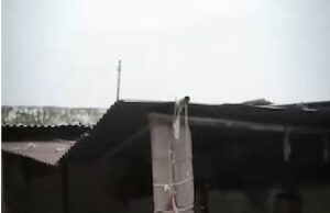 ढाई साल से किसान के तबेले में पढ़ रहे बच्चे, जयपुर में स्कूलों की ऐसी तस्वीर