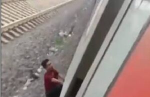 युवक ने चलती ट्रेन के सामने कूदकर दी जान: चिल्लाते रहे गेटमैन लेकिन नहीं रुका