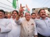 राहुल-अखिलेश विवादित पोस्टर – जम्मू में कांग्रेस ने भाजपा के खिलाफ प्रदर्शन किया