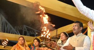 महानदी तट पर गंगा आरती से गूंजा राजिम, आरु साहू की छत्तीसगढ़ी लोक प्रस्तुतियों ने बांधा समां