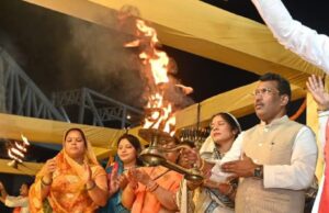 महानदी तट पर गंगा आरती से गूंजा राजिम, आरु साहू की छत्तीसगढ़ी लोक प्रस्तुतियों ने बांधा समां