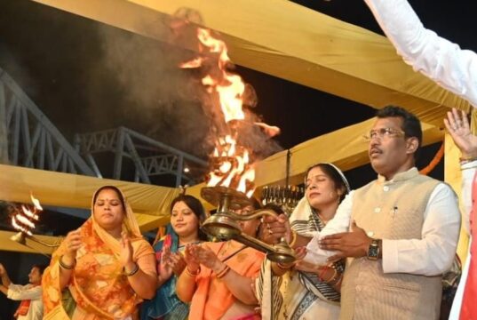 महानदी तट पर गंगा आरती से गूंजा राजिम, आरु साहू की छत्तीसगढ़ी लोक प्रस्तुतियों ने बांधा समां