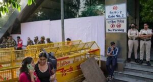 ट्रेन, मेट्रो के बाद अब इंटरनेट भी बंद, नई दिल्ली के 4 km दायरे में नहीं चलेगा नेट