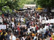 ट्रेनें रद्द, दिल्ली में पाबंदियां; अभिजीत दीपके बोले- जंतर-मंतर पर प्रदर्शन करके रहेंगे