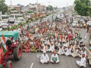 कवर्धा में किसानों ने आंदोलन शुरू – सड़कों पर ट्रैक्टर, जगह-जगह चक्काजाम: 1700 करोड़ भुगतान को लेकर किसानों का प्रदर्शन, कवर्धा में राहगीर परेशान