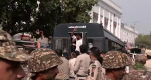 यूट्यूबर ध्रुव राठी समेत दिल्ली पुलिस ने 150 प्रदर्शनकारियों को हिरासत में लिया, कनॉट प्लेस से हैरान करने वाली तस्वीरें सामने आईं