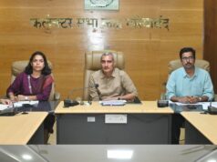 बस्तर मुन्ने’ में शामिल शासकीय योजनाओं के क्रियान्वयन को लेकर कलेक्टर रणबीर शर्मा ने ली बैठक