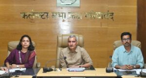 बस्तर मुन्ने’ में शामिल शासकीय योजनाओं के क्रियान्वयन को लेकर कलेक्टर रणबीर शर्मा ने ली बैठक